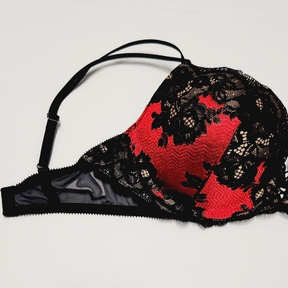 Victoria's Secret Pushup Bra - Picture 5 of 9